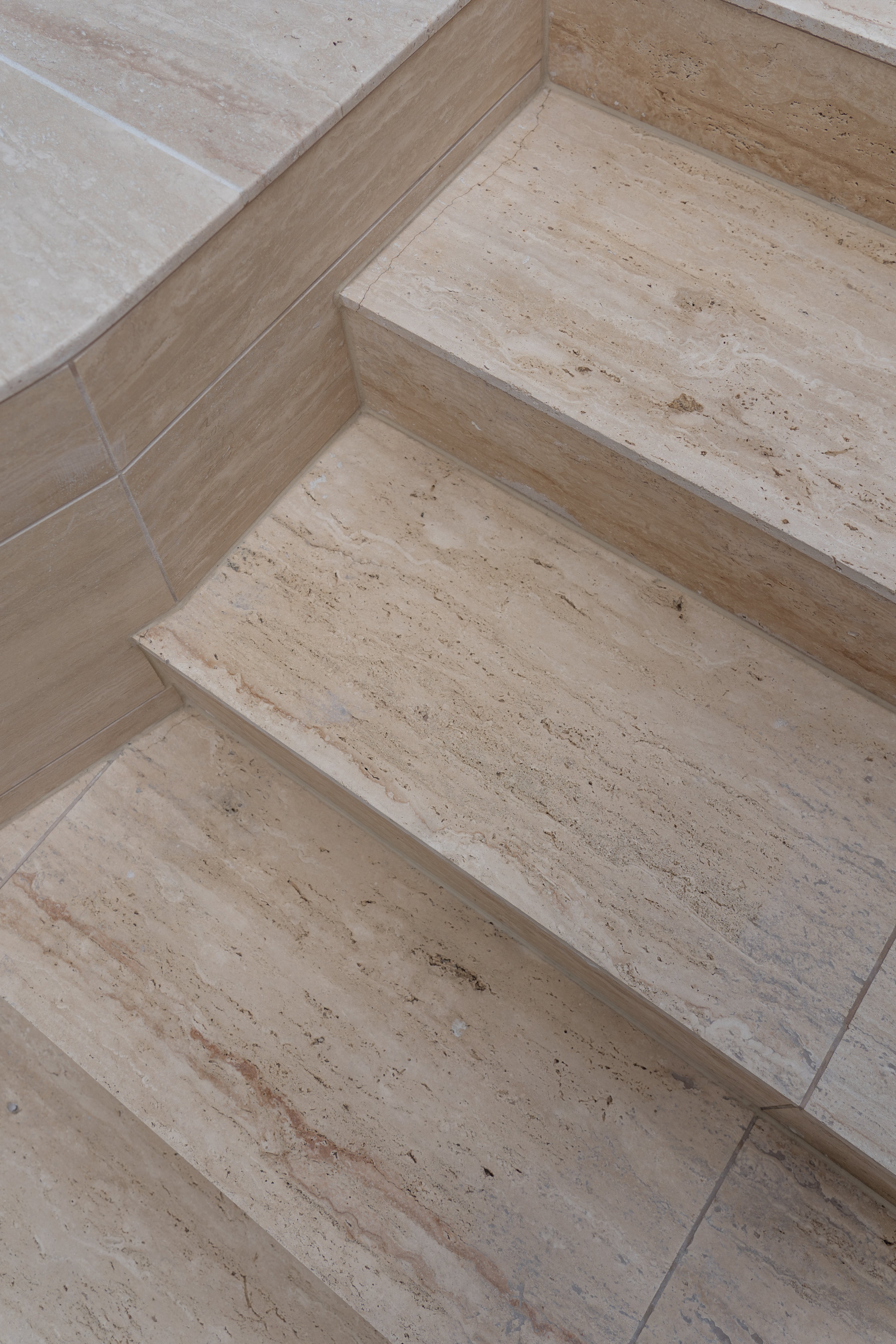 Travertine Roman Vein Cut - Porcelain Backed Paver